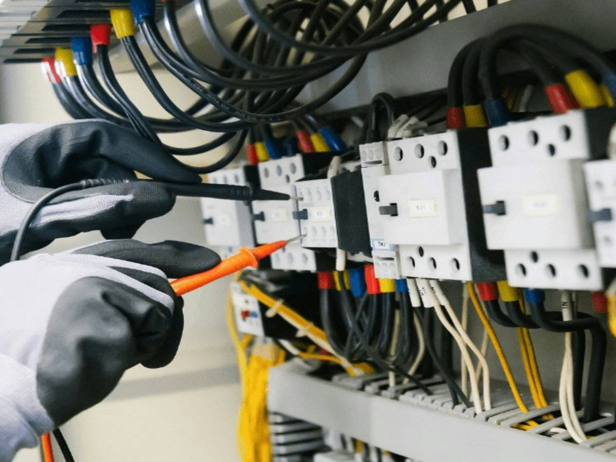 An image showing proper wiring and installation of a smart switch