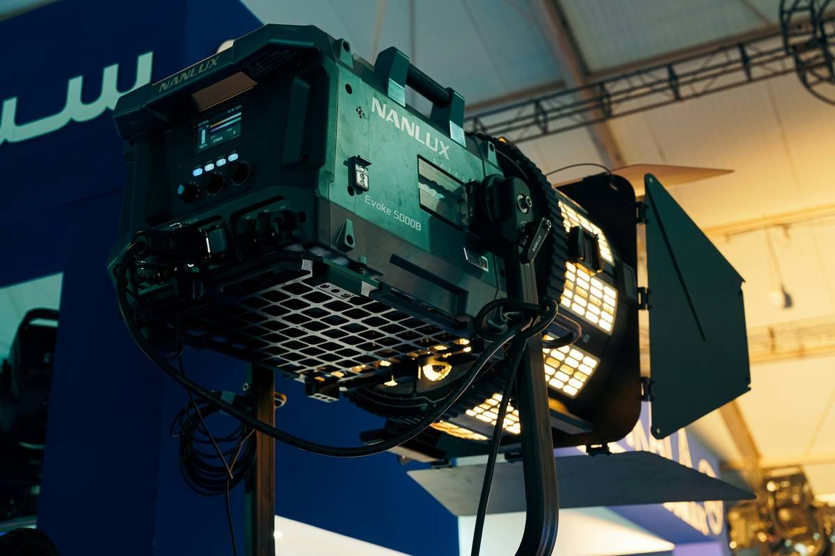 Infographic showing comparison between traditional switches vs smart switches