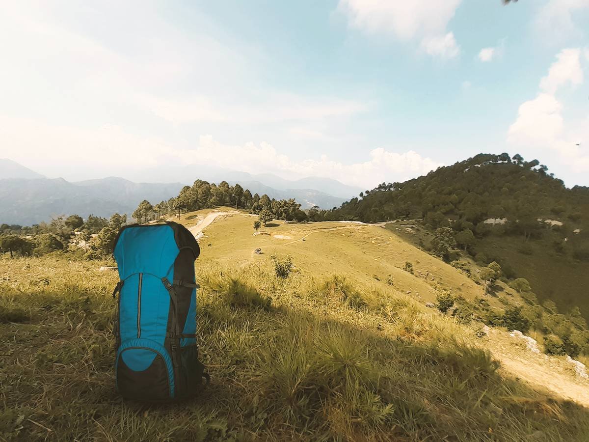 Infographic showing the benefits of foldable trail stools over traditional chairs.